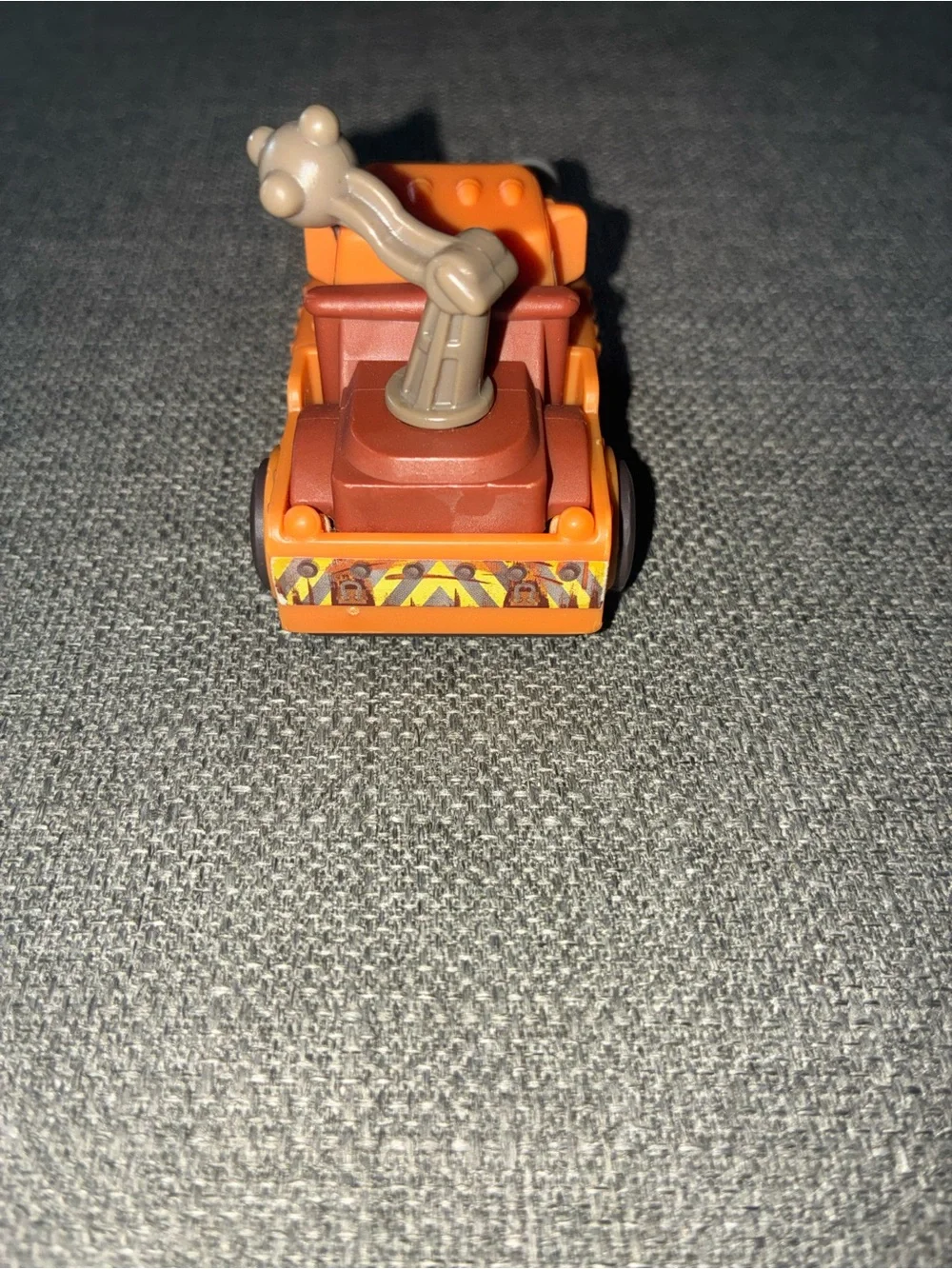 Disney Pixar Cars On The Road Pull Back Friction Mater Tow Truck